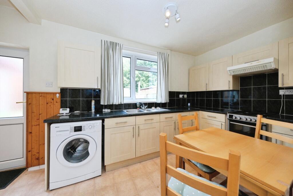 House in Mansfield, Nottinghamshire - View 4