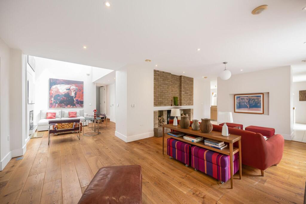 House in Hambleden, Buckinghamshire - View 4