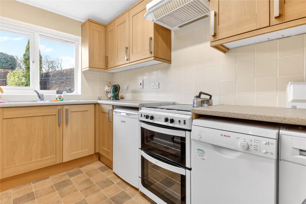 Gainsborough, Bracknell, Berkshire, RG12 photo 2