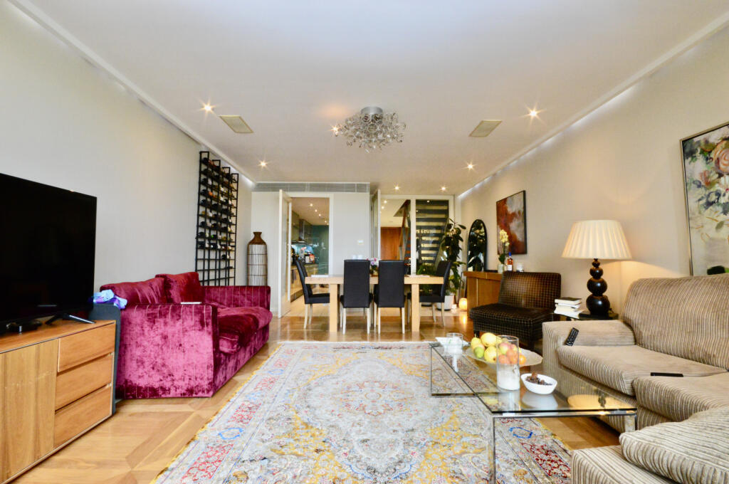 Apartment in London, Royal Borough of Kensington and Chelsea - More