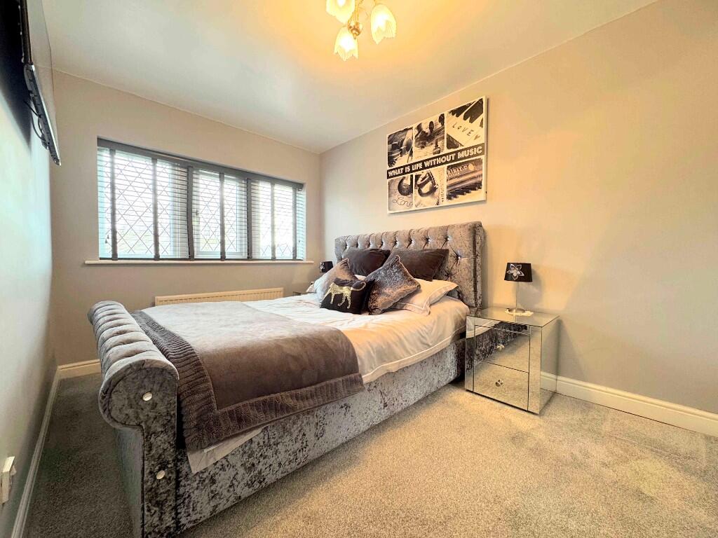 24 Grange Heights, Southowram, HX3 9RL - View 3