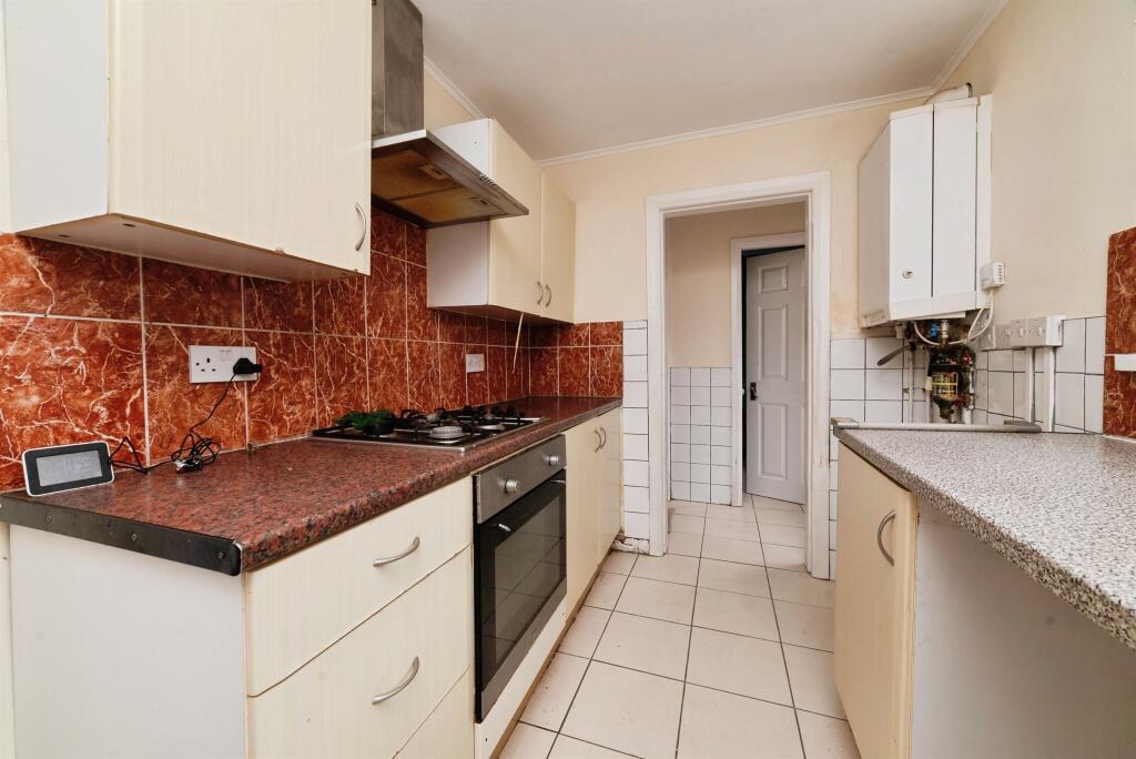 House in Hull - View 5