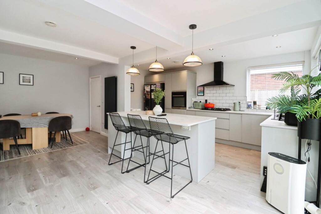House in Wirral, Liverpool City Region - More