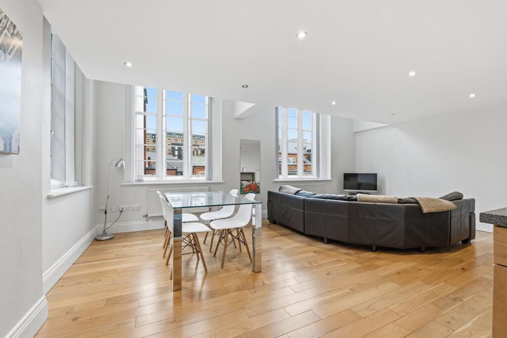 Apartment in Nottingham, Nottinghamshire - View 2