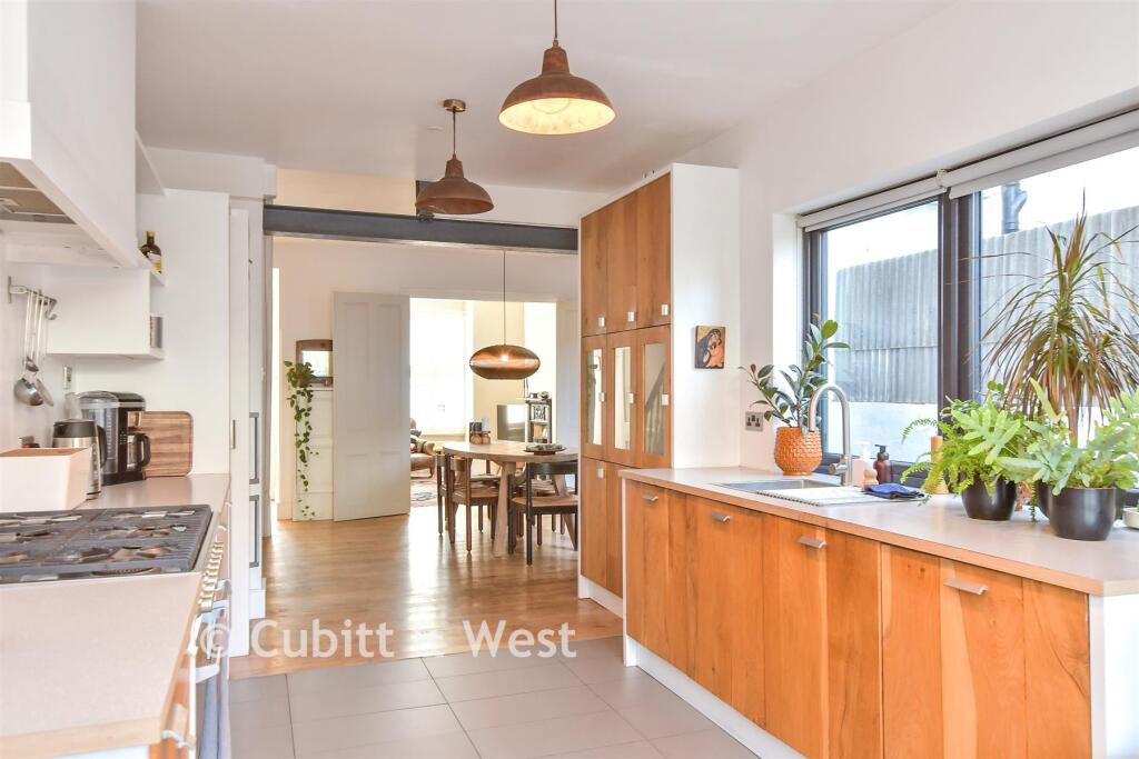 House in Brighton - View 3
