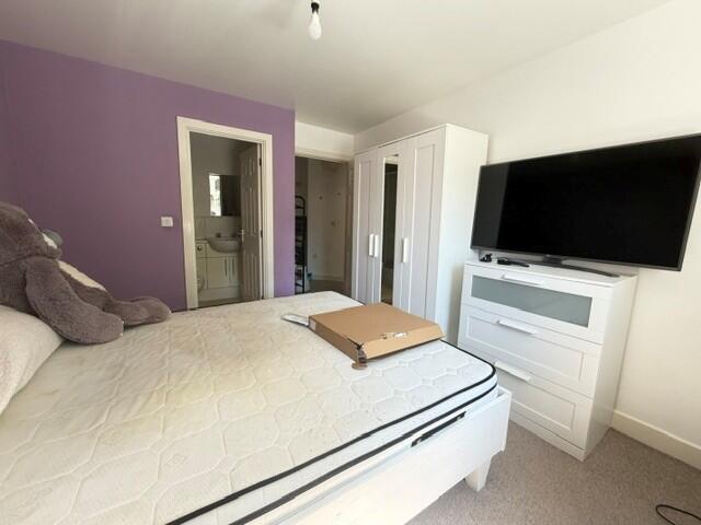 Apartment in Watford - More