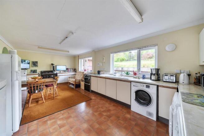 Large Kitchen/Breakfast Room