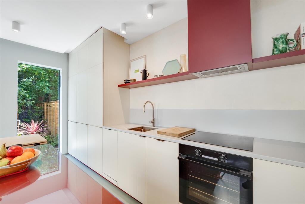 Apartment in London - View 5