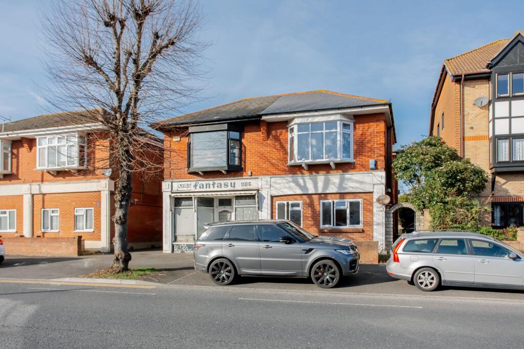 Apartment in Christchurch, Iford, Bournemouth - View 3