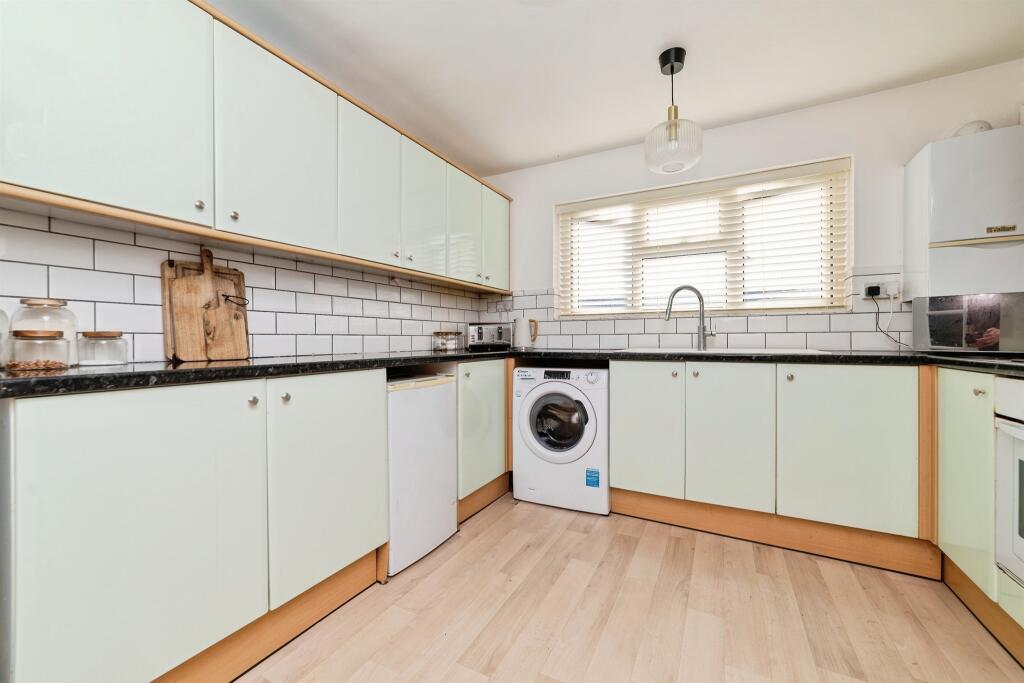 Apartment in Letchworth Garden City, Lordship Estate, Jackmans Estate - More