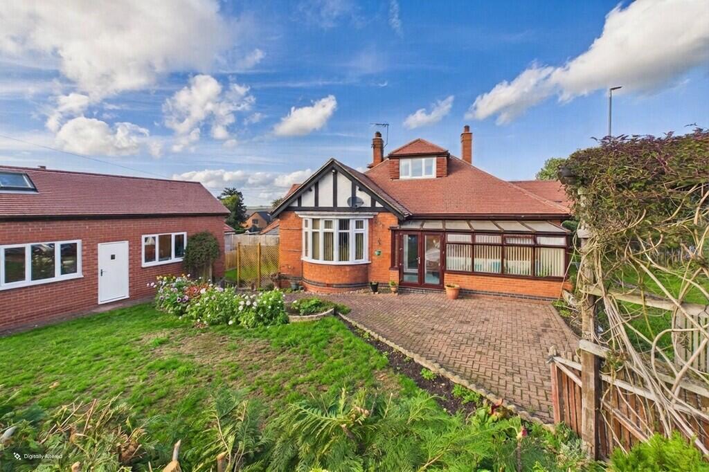 5-bed detached on Stanton Road, Burton-on-Trent, £400,000