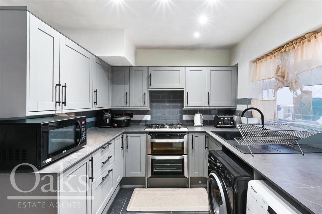 House in London, Monks Orchard - More