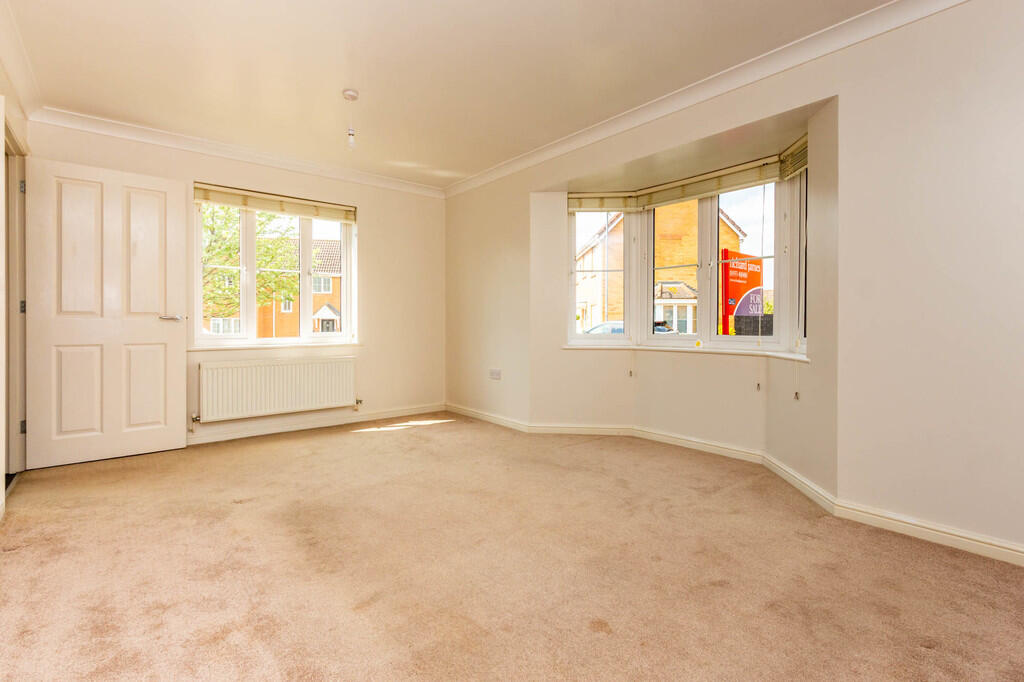 Vicarage Road, Rushden - More