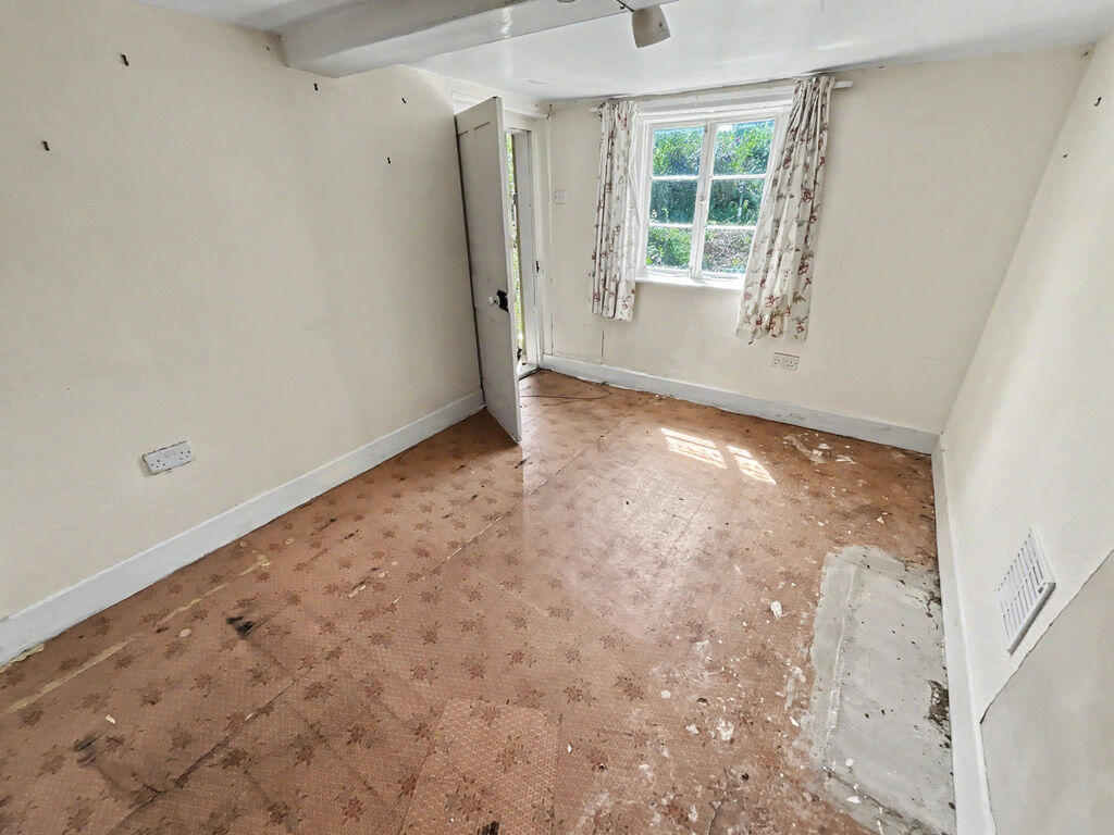House in New Forest, Sopley - View 5