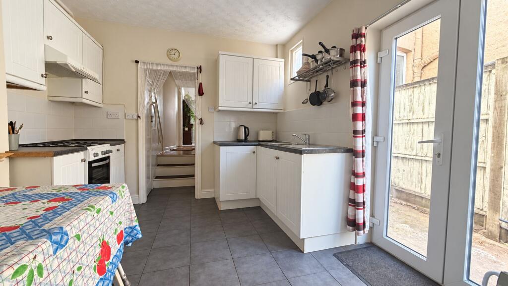Apartment in Southend-on-Sea - View 2