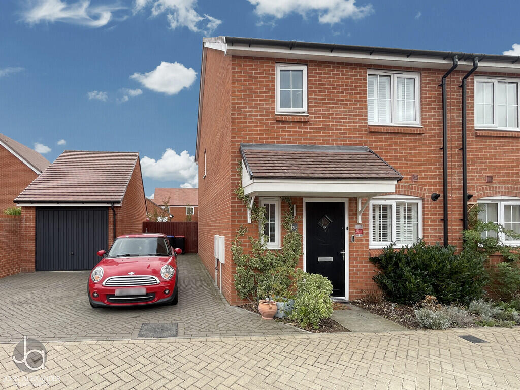 2-bed semi-detached on Tarecroft Way, Rivenhall, Witham, £325,000
