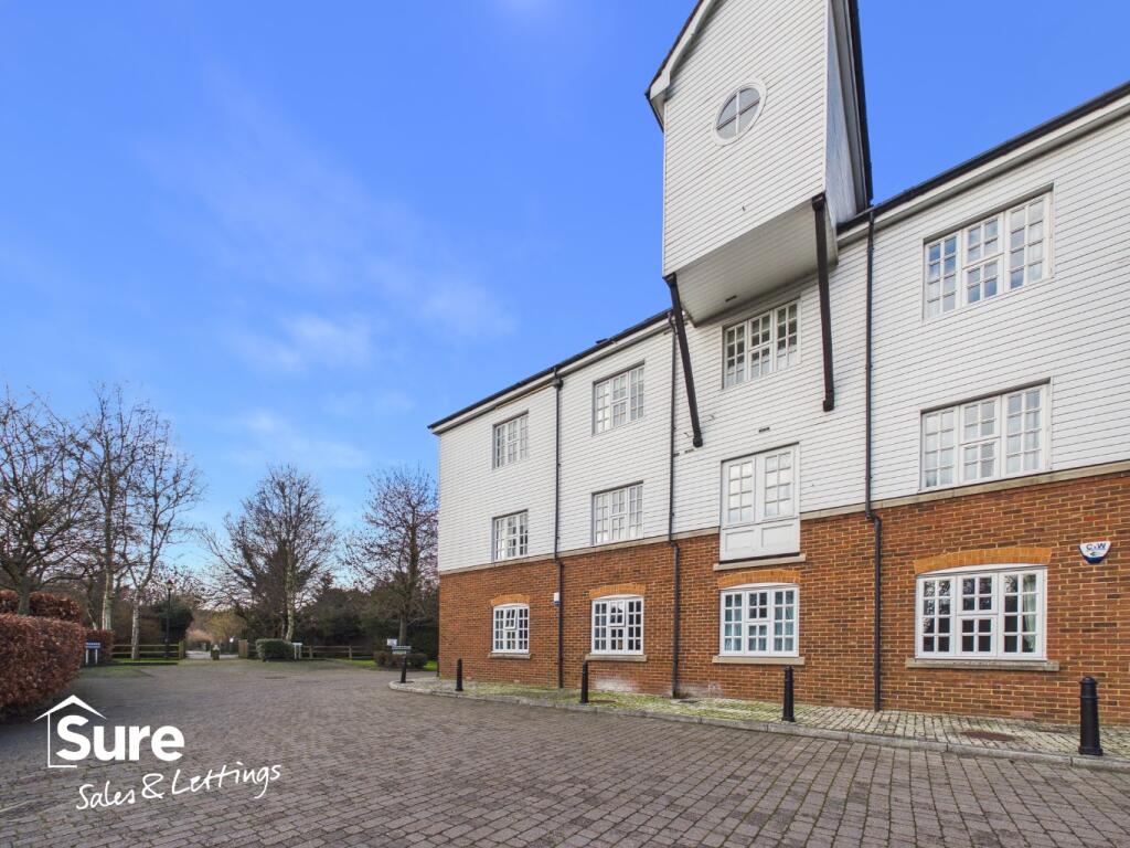Main image of property: Riverbank, Piccotts End, Hemel Hempstead, Hertfordshire, HP1