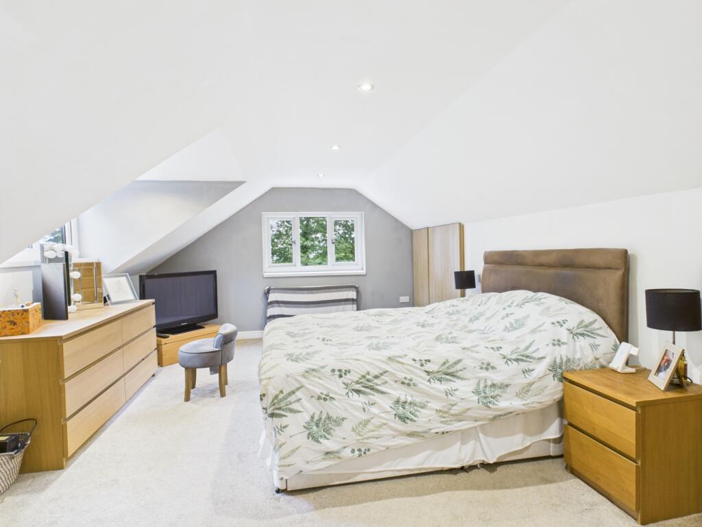 10 Blackthorne Road, Gee Cross SK14 5EG photo 3