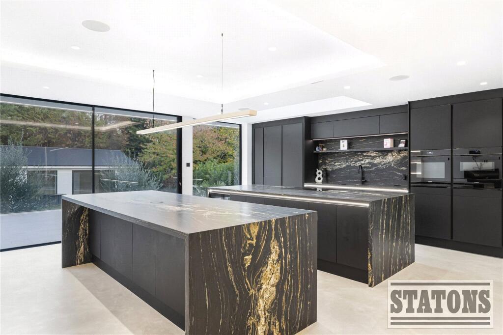 House in Enfield - View 4