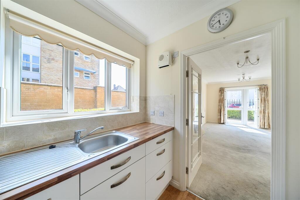 Apartment in Southampton - View 4