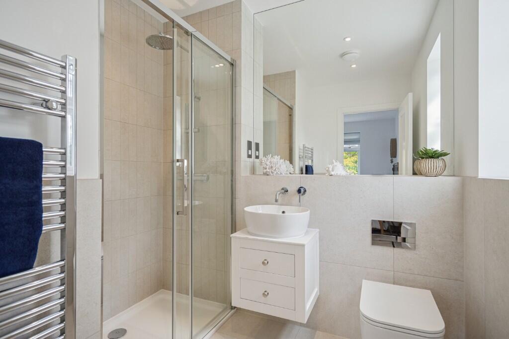 House in Sonning, Wokingham - More