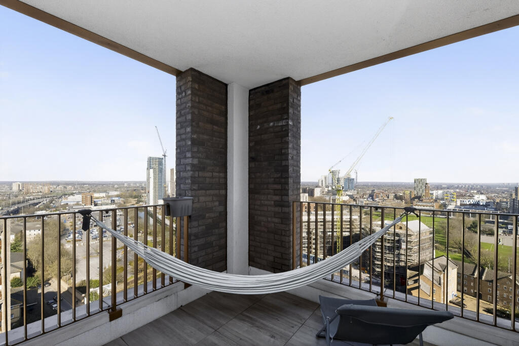 8 Drydock Square, Barking, IG11 photo 3