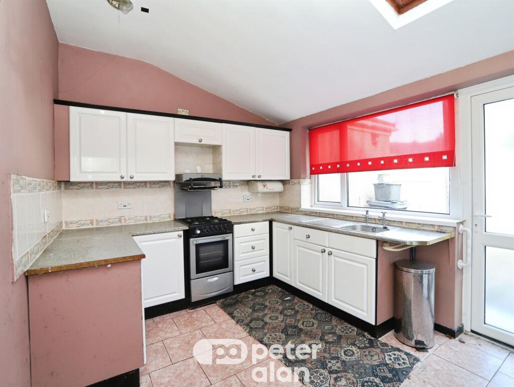 House in Newport, Croesyceiliog - More
