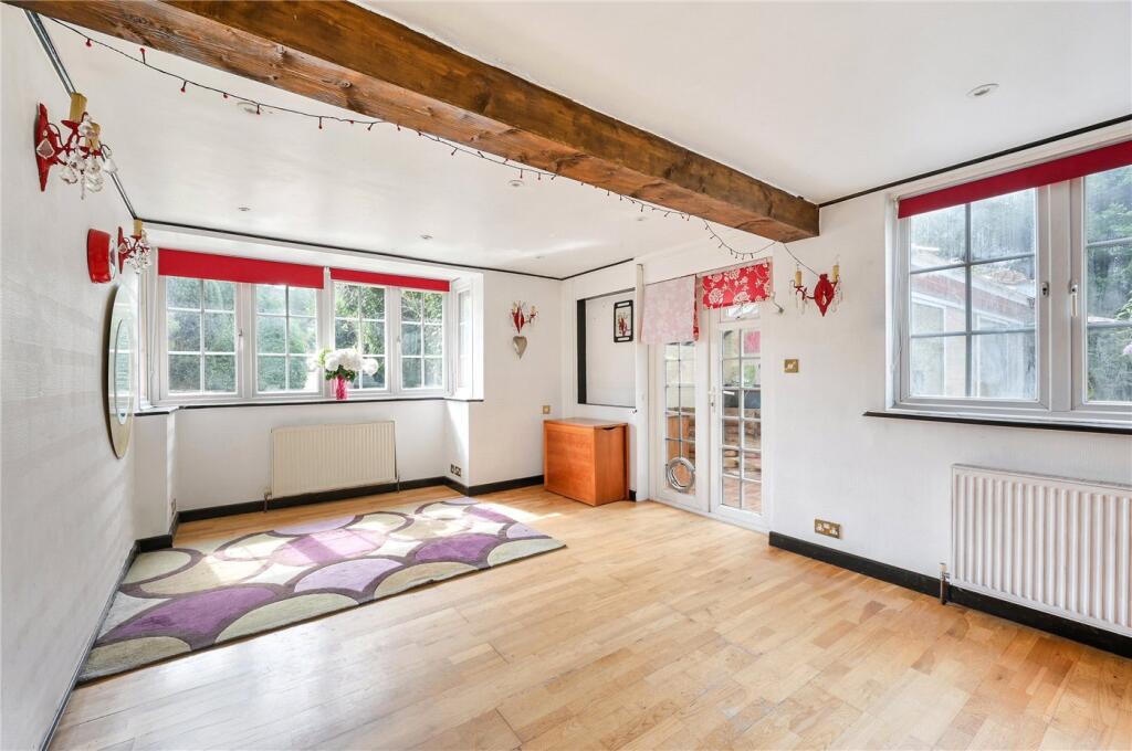 North Looe, Reigate Road, Epsom, Surrey, KT17 photo 4