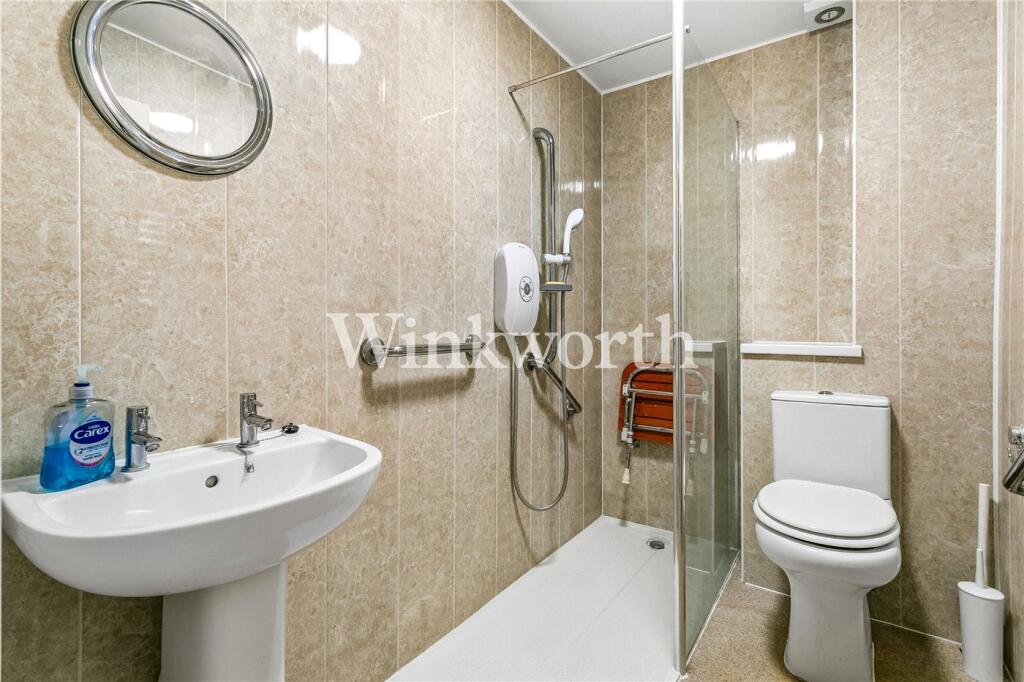 House in London - View 5