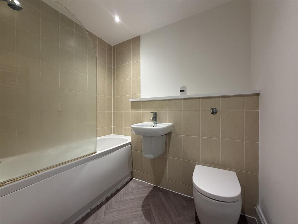 Apartment in Newcastle upon Tyne, Battle Field - More