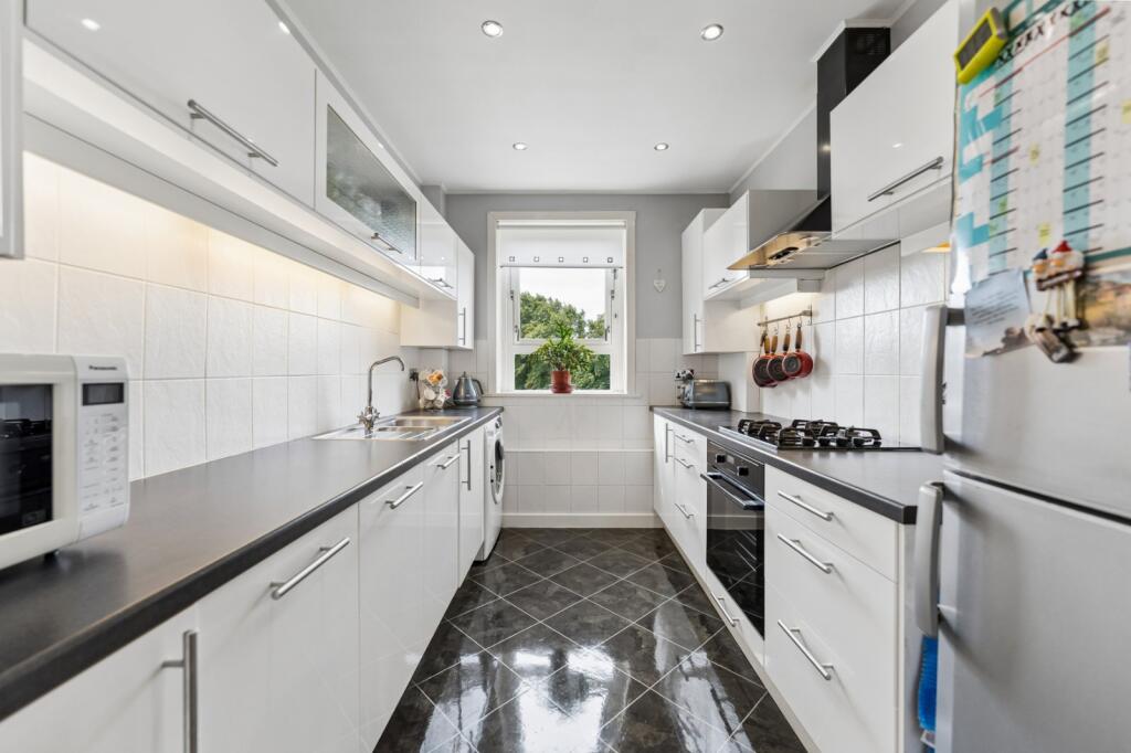 Apartment in Glasgow, Claythorn, Anniesland - More