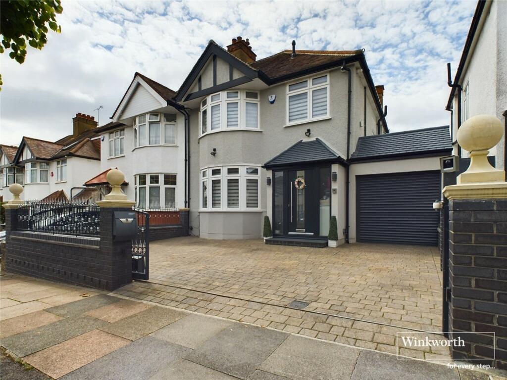 Fairfield Avenue, Edgware, Middlesex, HA8 photo 4