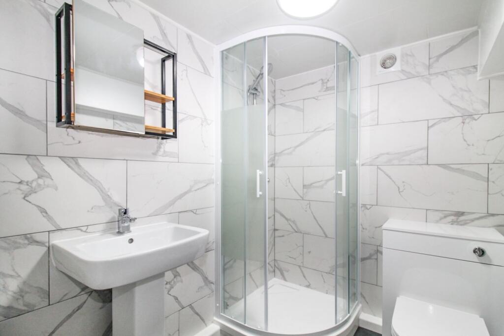 6 bedroom terraced house for rent