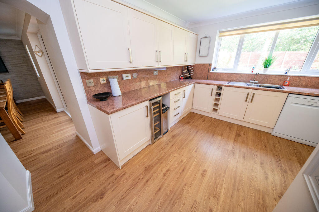 House in Havant, Waterlooville - More