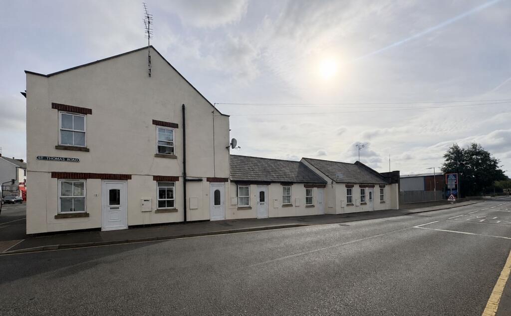 5-bed flat on 1, 3, 5, 7 & 9 St. Thomas Road, Spalding, Lincolnshire PE11 2XY, £250,000