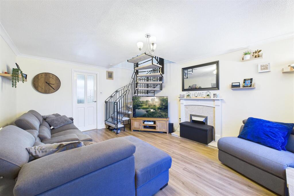 Modern living on Clevedon fringes photo 3