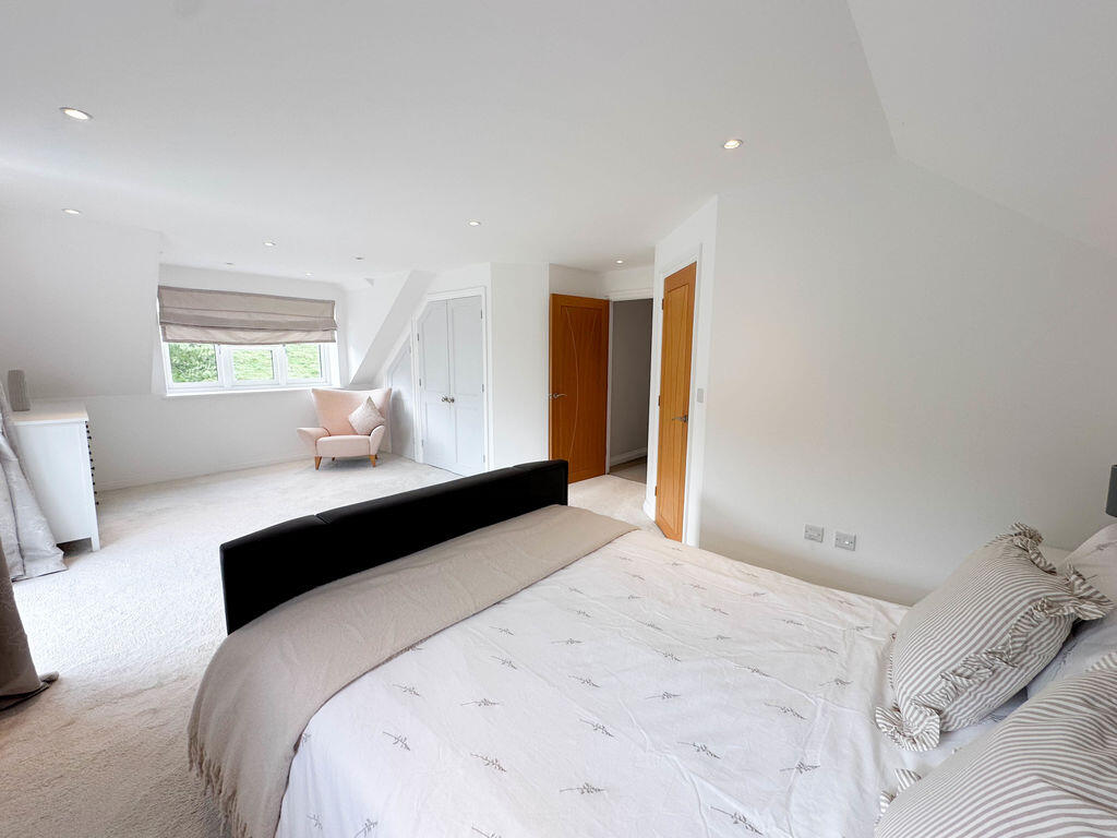 Additional image 40 of Pilton