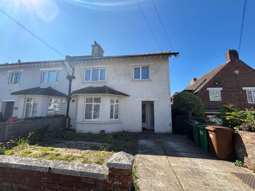 1-bed flat on Jameson Road, Bexhill on Sea, TN40, £165,000
