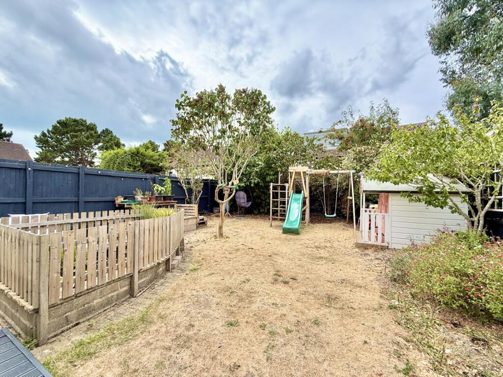 Saffron Drive, Highcliffe on Sea photo 4