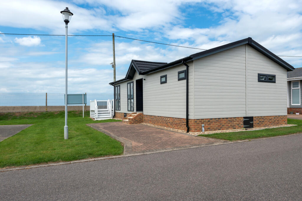 2-bed house on Beach Court Park, Faversham Road, Whitstable, £265,000