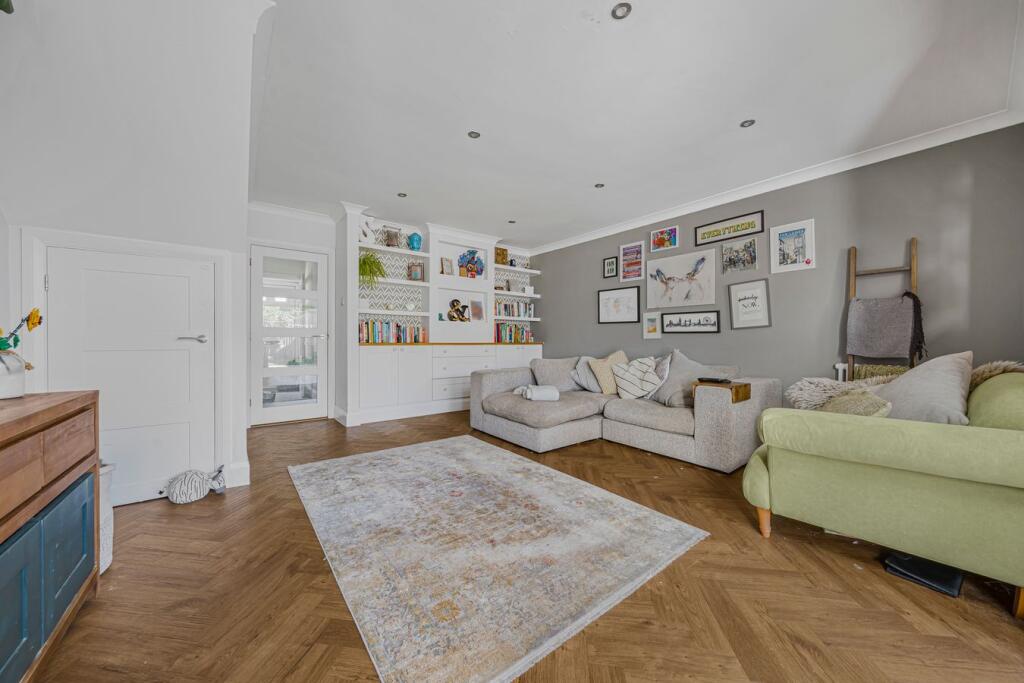 House in Twickenham - View 5