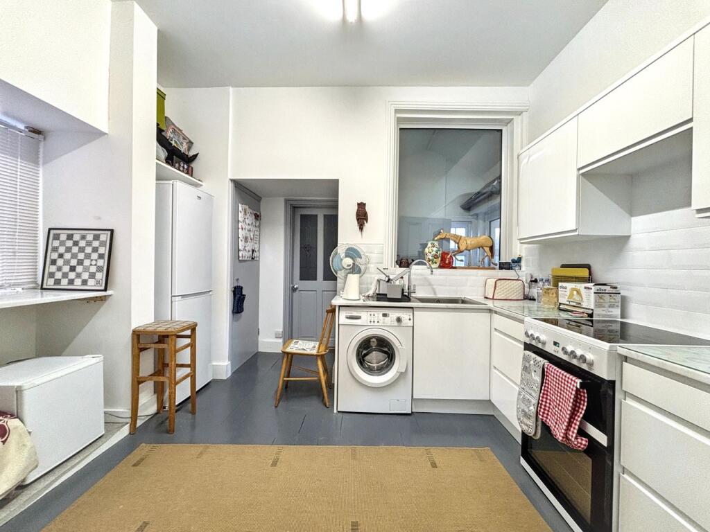 Apartment in Bexhill-on-Sea, Central - More