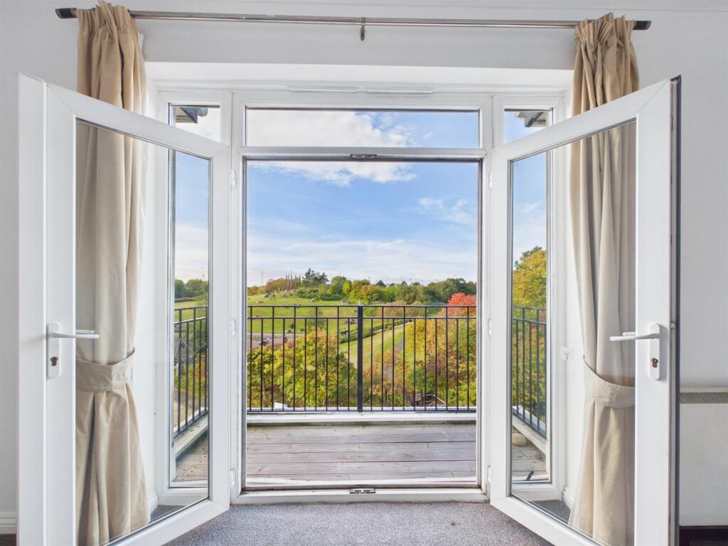 Apartment in North Tyneside, North East - View 5