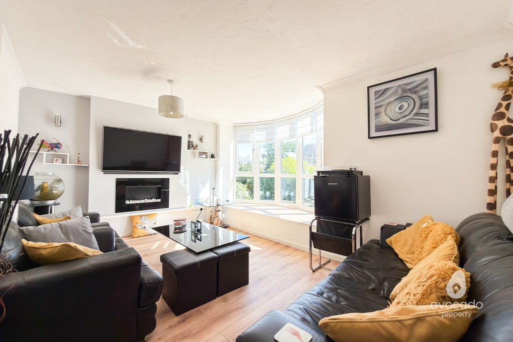 House in Bracknell - More