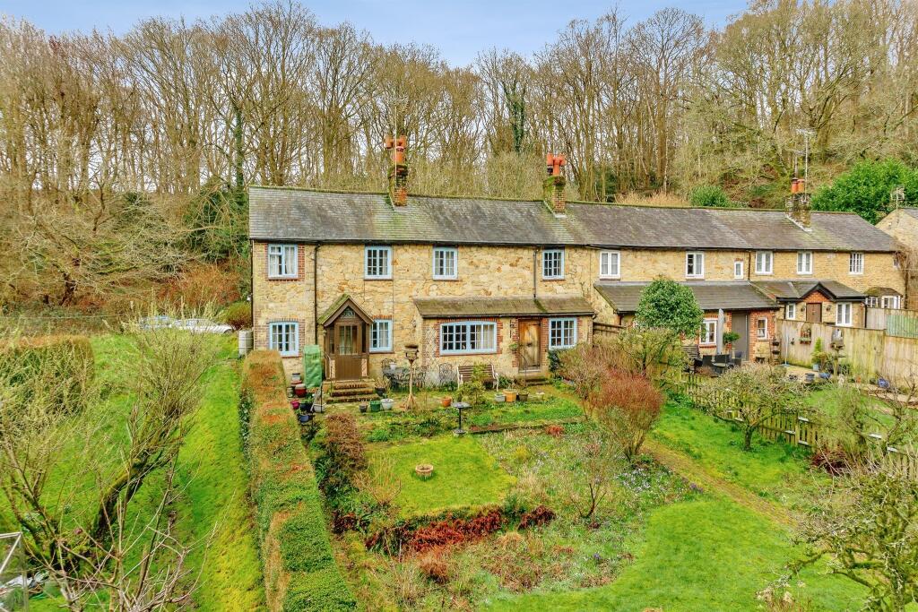 Main image of property: The Enterdent, Godstone