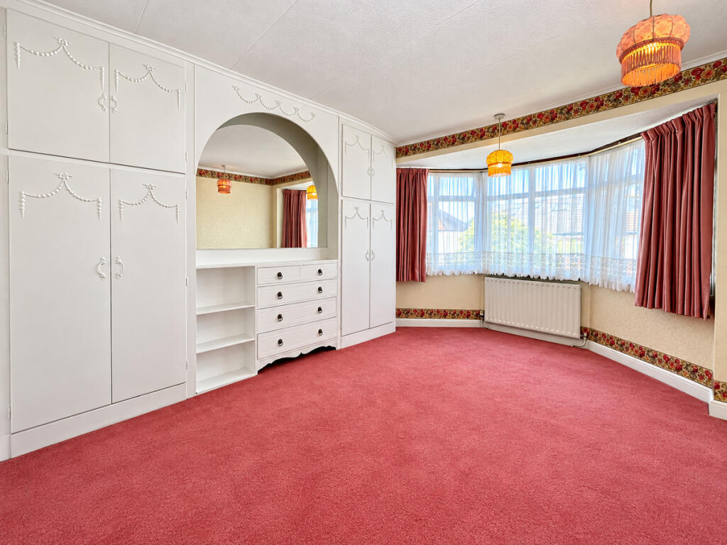 House in Sutton - More