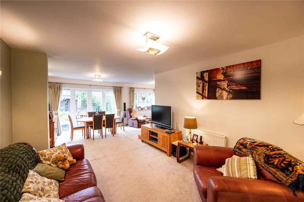House in Basildon, Wickford - View 3