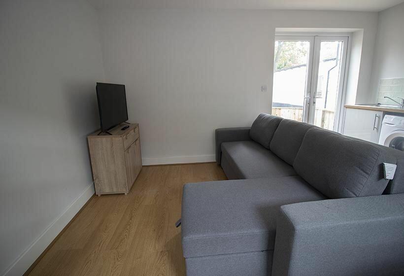 House in Nottingham, Carrington - View 4