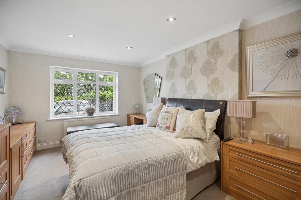 House in Richings Park, Iver - View 5