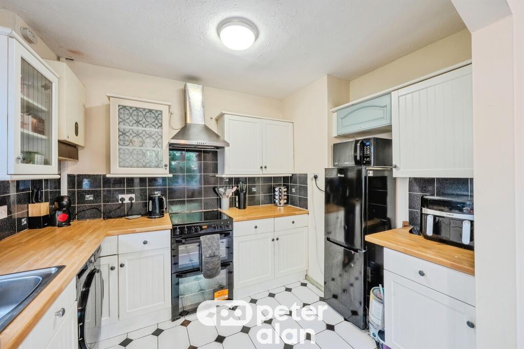 House in Newport - View 4